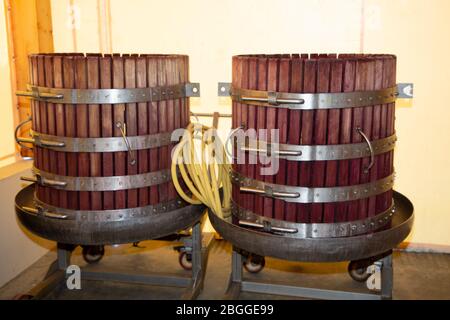 presse de vendanges pour vins dans la cave du vignoble Banque D'Images
