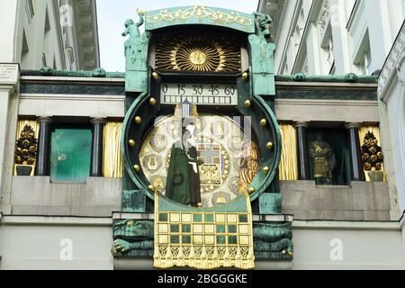 Vienne, Autriche. L'Ankeruhr à Vienne est considéré comme l'une des œuvres exceptionnelles de l'Art Nouveau et est une attraction touristique populaire. Banque D'Images