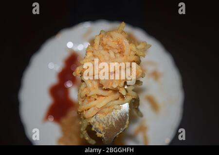 spaghetti à la sauce tomate et au poulet Banque D'Images