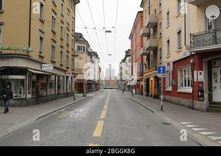 Zürich/Suisse: La "Langstrasse" est vide en raison de CoVid19 virus Lockdown et tous les bars, restaurants, cinémas et magasins sont fermés jusqu'à mai Banque D'Images