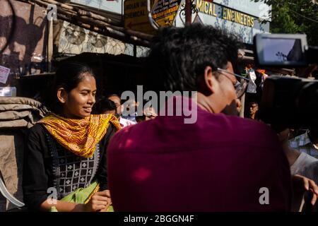 Les étudiants de l'Université Jadavpur avec Aishee Ghosh, qui ont lancé un appel pour condamner et résister au fascisme de l'ABVP et du BJP dans l'université Banque D'Images