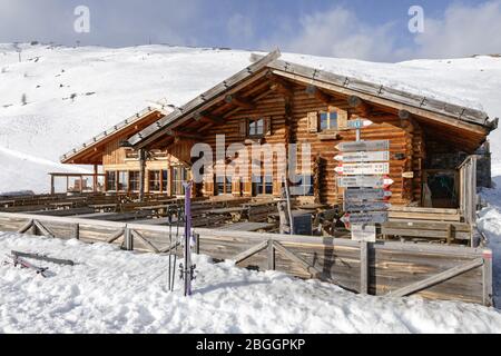 Bergredurant Schwemmalm a également appelé Ausserschwemmalm en hiver, domaine skiable Schwemmalm, vallée de l'Ulten, Tyrol du Sud, Italie Banque D'Images