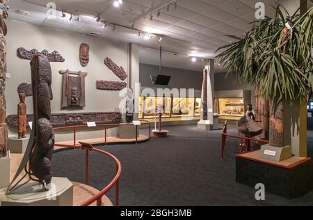 Sculptures maories, Canterbury Museum, Christchurch, Nouvelle-Zélande Banque D'Images