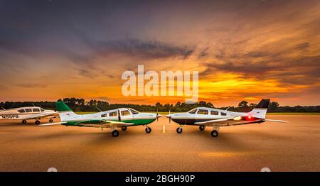 Deux Piper Archer III, propriété de l'Horizon Dreams Flight School dans le nord de la Géorgie. Banque D'Images