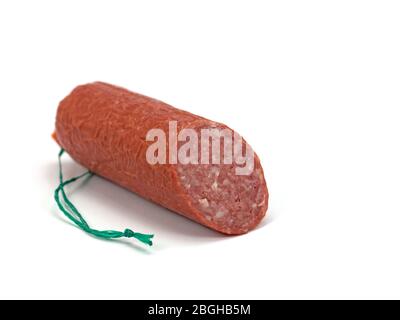 Salami, saucisse sèche, isolée sur fond blanc Banque D'Images