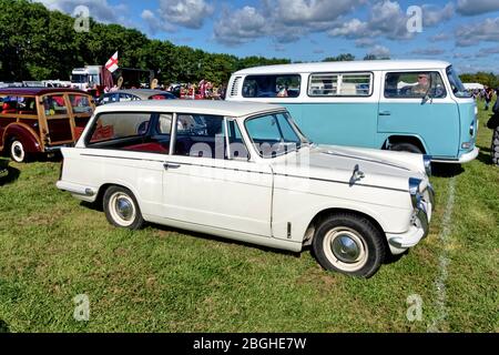 Westbury, Wiltshire / UK - 1 septembre 2019: A 1965 Triumph Herald 1200 Estate car (JVX 667 C) au White Horse Classic & Vintage Vehicle Show 2019. Banque D'Images