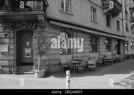 Zürich/Suisse: La "Langstrasse" est vide en raison de l'arrêt du virus CoVid19. Certains restaurants et magasins seront à proximité pour toujours Banque D'Images