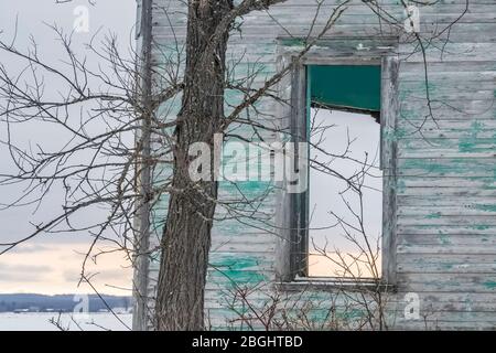 Ferme abandonnée dans la partie orientale de la péninsule supérieure, Michigan, États-Unis [pas de mainlevée de propriété; disponible pour licence éditoriale seulement] Banque D'Images