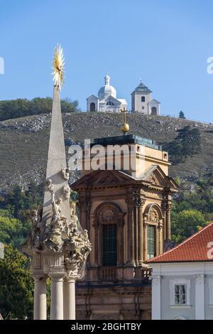 Le monument culturel de la Tombeau de Dietrichstein avec l'église Sainte-Anne, réserve naturelle de la colline Sainte avec la chapelle Saint-Sébastien et la tour de la cloche, Mikulov Banque D'Images