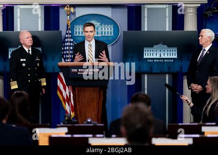 Washington, États-Unis d'Amérique. 20 avril 2020. Washington, États-Unis d'Amérique. 20 avril 2020. Directeur américain du Centre pour l'innovation Medicare et Medicaid Brad Smith prononce des remarques lors d'un exposé sur la mise à jour du coronavirus dans la Briefing Room de la Maison Blanche le 20 avril 2020 à Washington, DC. Crédit : TIA Dufour/White House photo/Alay Live News Banque D'Images