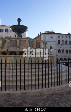 PÉROUSE, ITALIE - 9 DÉCEMBRE 2016 : la Fontana Maggiore historique dans le centre historique de Pérouse Banque D'Images