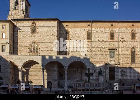 PÉROUSE, ITALIE - 9 DÉCEMBRE 2016 : la cathédrale Saint-Laurent à Pérouse, Italie Banque D'Images