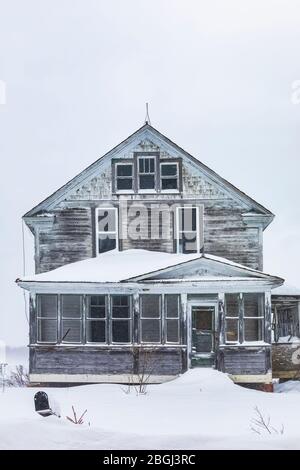 Ancienne ferme et ancienne ferme, probablement abandonnée, dans l'est de la péninsule Haute, Michigan, États-Unis [pas de libération de propriété; disponible pour licence éditoriale o Banque D'Images