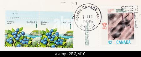 SEATTLE WASHINGTON - 20 avril 2020: Gros plan de l'enveloppe avec les timbres canadiens et le cachet de poste de postes Canada de 1995. Scott # 1349 et 1131 Banque D'Images