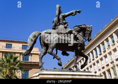 Statue à l'extérieur du Musée Historique National de Kolokotroni Square, Athènes, Grèce, Europe Banque D'Images