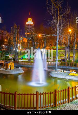 Ankara, Turquie/ 17 Février 2019 : Kugulu Park qui est un endroit populaire. Kugulu Park dans la nuit, une longue exposition Banque D'Images