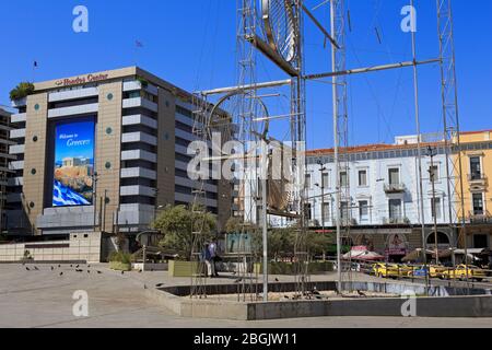 Sculpture sur la place Omonia, Athènes, région Attica, Grèce, Europe Banque D'Images