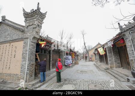 Vue intérieure du panorama culturel de Baluyuan sur le point d'être encore plus bas, comté de Lantian, ville de Xi'an, province du Shaanxi au nord-ouest de la Chine, 9 mars 2020. Caution Banque D'Images