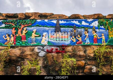 Fresque en bois représentant la légende du temple Ulun Danu Beratan, Bali, Indonésie Banque D'Images