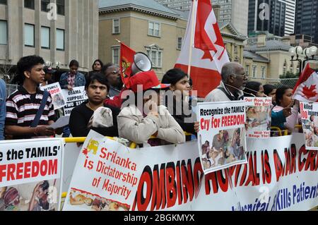 Toronto (Ontario) Canada - 05/01/2009: Les manifestants ont des bannières et des pancartes contre le gouvernement du Sri Lanka sur les questions relatives aux Tamouls Banque D'Images