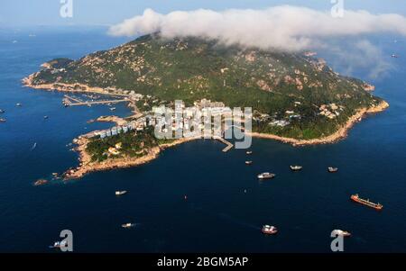 Zhuhai. 20 avril 2020. La photo aérienne prise le 20 avril 2020 montre la vue de l'île de Wailingding à Zhuhai, dans la province de Guangdong en Chine méridionale. Crédit: Deng Hua/Xinhua/Alay Live News Banque D'Images