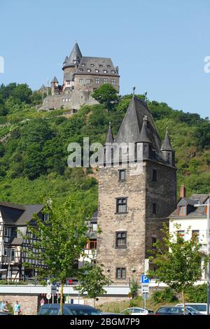 Marktturm, auberge de jeunesse Burg Stahleck, Bacharach am Rhein, UNESCO World Heritage Upper Middle Rhin Valley, Rhénanie-Palatinat, Allemagne, Europe Banque D'Images