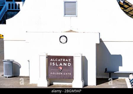 L'entrée principale de l'île d'Alcatraz depuis le bateau ou le quai à bateaux depuis le centre de l'île Banque D'Images