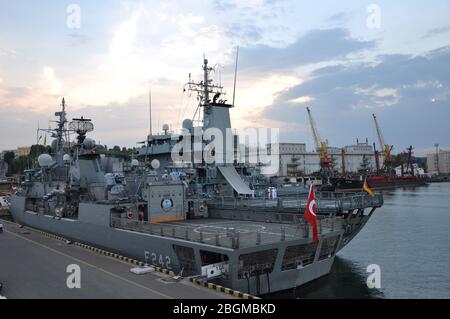 L'escadron de l'OTAN est arrivé au port après des exercices conjoints avec la Marine ukrainienne. Banque D'Images