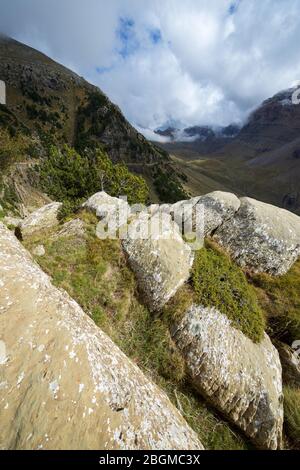 Les pics dans la Vallée de Canfranc, Pyrénées, Espagne. Banque D'Images