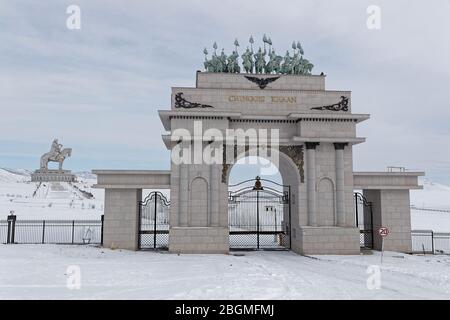 TSONJIN BOLDOG, MONGOLIE, 9 mars 2020 : la statue équestre Gengis Khan, une statue de 40 mètres de haut de Gengis Khan à cheval, sur la rive de la Banque D'Images