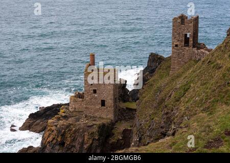 Maisons de moteurs de la Couronne, mine Botallack, St Just, péninsule de Penwith, Cornwall, Royaume-Uni Banque D'Images