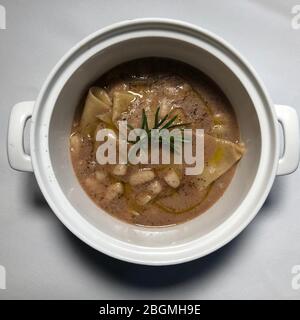 Milan, restaurant virtuel 'cuisine fantôme' avec des plats livrés directement à la maison. Dans l'image : Banque D'Images