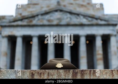 ANZAC Day est une période de l'année où les Australiens et les Néo-Zélandais se rassemblent et se souviennent de leur chute. Les blocages de Covid-19 signifient que le sanctuaire Banque D'Images