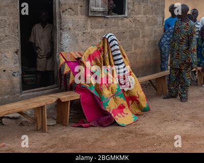 Dassa, Bénin - 31/12/2019 - danse masque de cérémonie, Egungun, voodoo, Afrique Banque D'Images