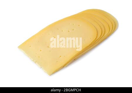 Des tranches de jeunes fromages Gouda se rapprochés isolés sur fond blanc Banque D'Images