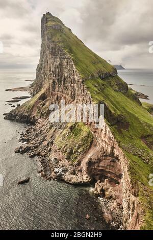 Îles Féroé littoral spectaculaire vu de l'hélicoptère. Vagar et salon Banque D'Images