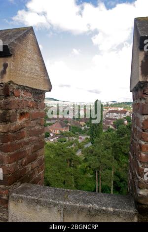 Ville de Hunedoara vue du château médiéval de Corvin en Roumanie Banque D'Images