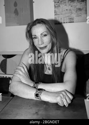 L'actrice Virginia Hay pose après une soirée spéciale pour célébrer sa carrière dans le cinéma et la télévision, accueillie par la Misty Moon Society, à Flat Planet Soho, Banque D'Images