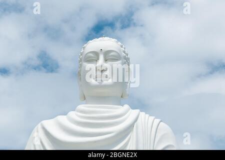 Nha Trang, Vietnam - 20 mars 2019 : statue du Grand Bouddha à la pagode de long fils, Vietnam Banque D'Images