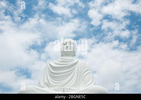 Nha Trang, Vietnam - 20 mars 2019 : statue du Grand Bouddha à la pagode de long fils, Vietnam Banque D'Images