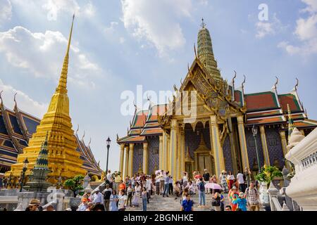 Bangkok, Thaïlande - 24 décembre 2018 : le temple du Bouddha d'émeraude a été construit en 1782, est le temple bouddhiste le plus sacré de Thaïlande, il est aussi un puissant Banque D'Images