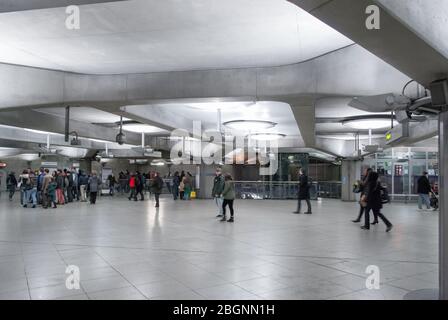 Concrete Frame Gray Westminster Underground Station, Westminster, Londres SW1A 2JR par Hopkins Architects Banque D'Images
