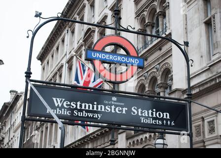 Entrée à la station de métro Westminster, Londres SW1A 2JR Banque D'Images