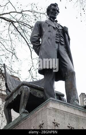 L'homme debout Abraham statue de Lincoln sur la place du Parlement, Londres SW1 par Augustus Saint-Gaudens Banque D'Images