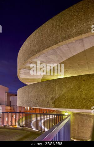 Brutalist Charter place parking garage, Watford, Angleterre. Banque D'Images