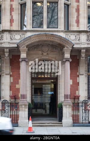 Red Brick Stone Dreschantages Architecture Parliament Square RICS 12 Great George St, Westminster, London SW1P par Alfred Waterhouse Banque D'Images