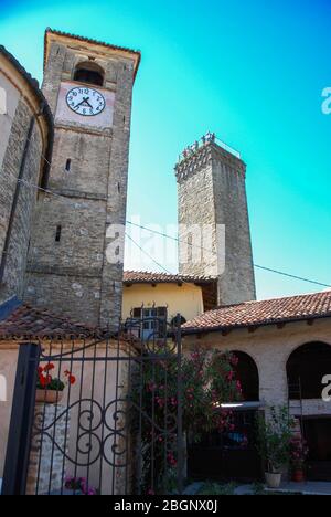 Vue de la tour d'Albaretto Torre, Piémont - Italie Banque D'Images