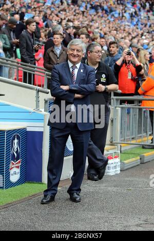 LONDRES, ANGLETERRE Président de la FA David Bernstein avant la coupe de FA avec Budweiser finale match entre Manchester City et Wigan Athletic au stade Wembley à Londres le samedi 11 mai 2013. (Crédit: Mi News) Banque D'Images