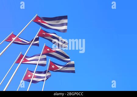 Cuba drapeaux se foudroyant dans le vent contre un ciel bleu. Rendu 3D Banque D'Images