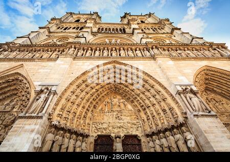 L'entrée ouest de la cathédrale notre-Dame à Paris, France Banque D'Images